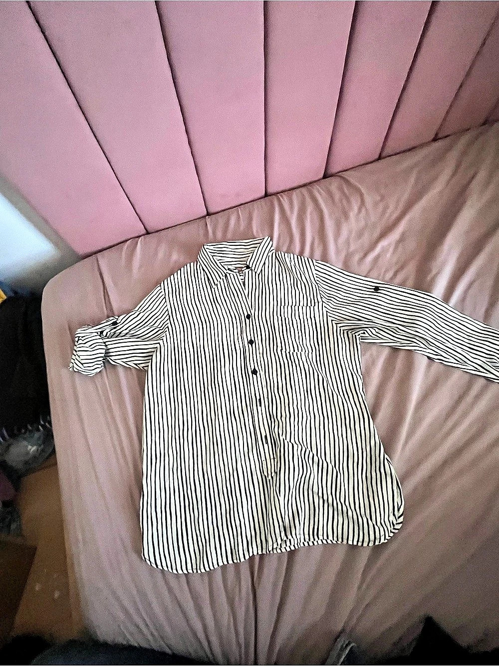 Ellen Tracy Striped Button Down in White & Blue Size Medium